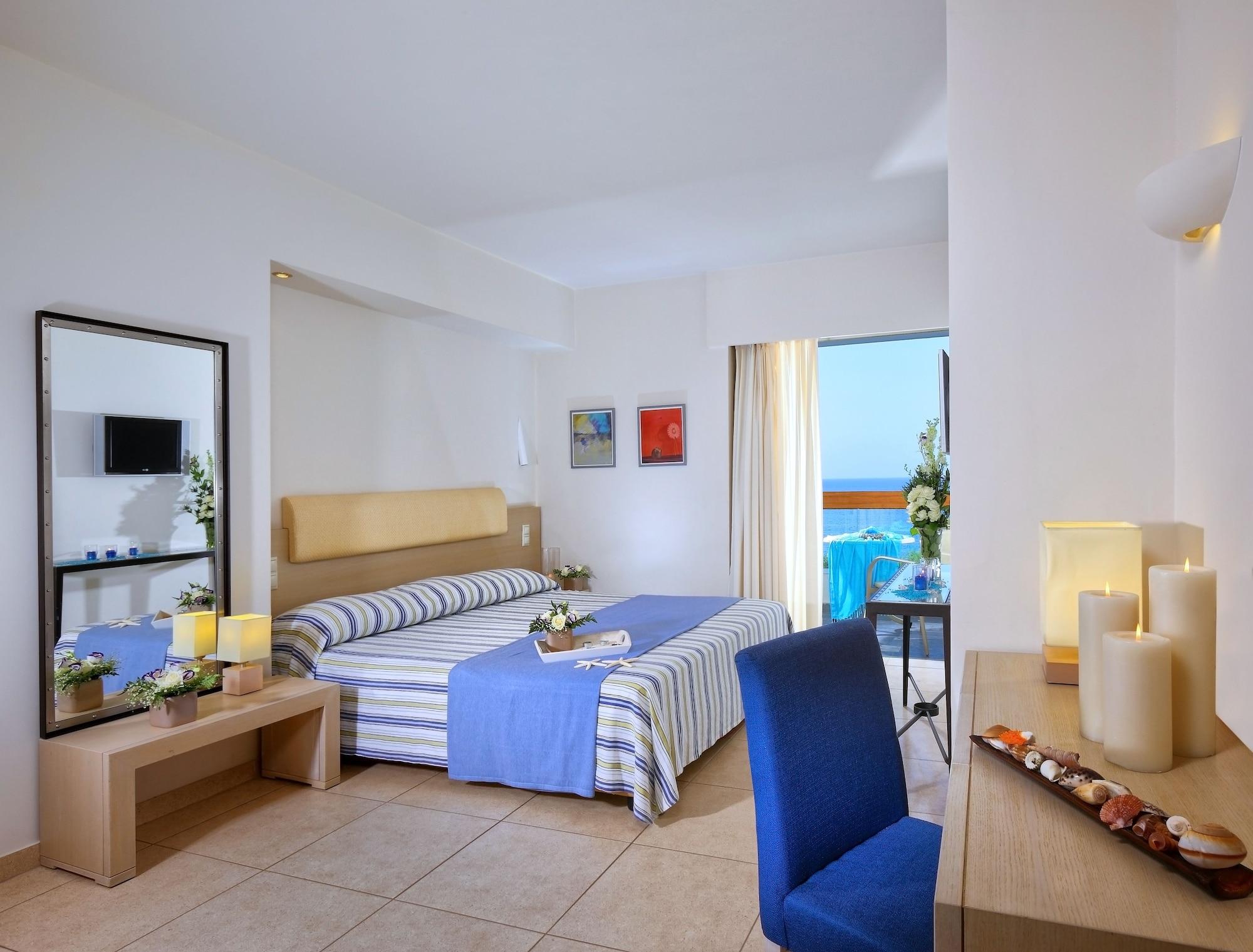 Sitia Beach City Resort & Spa Kültér fotó A room at the hotel