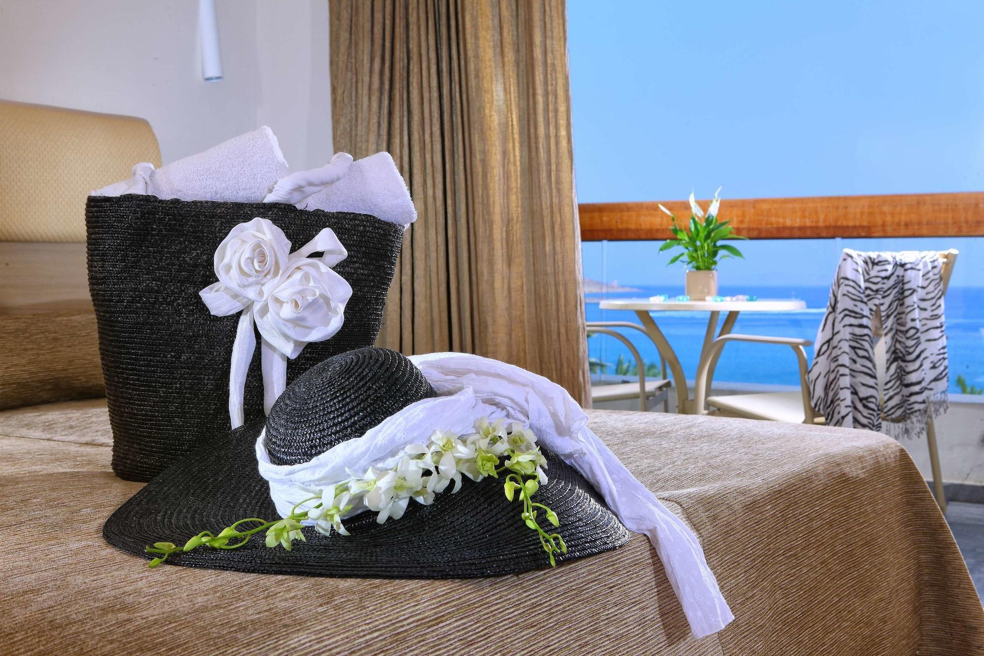 Sitia Beach City Resort & Spa Kültér fotó A black shoe with a white bow