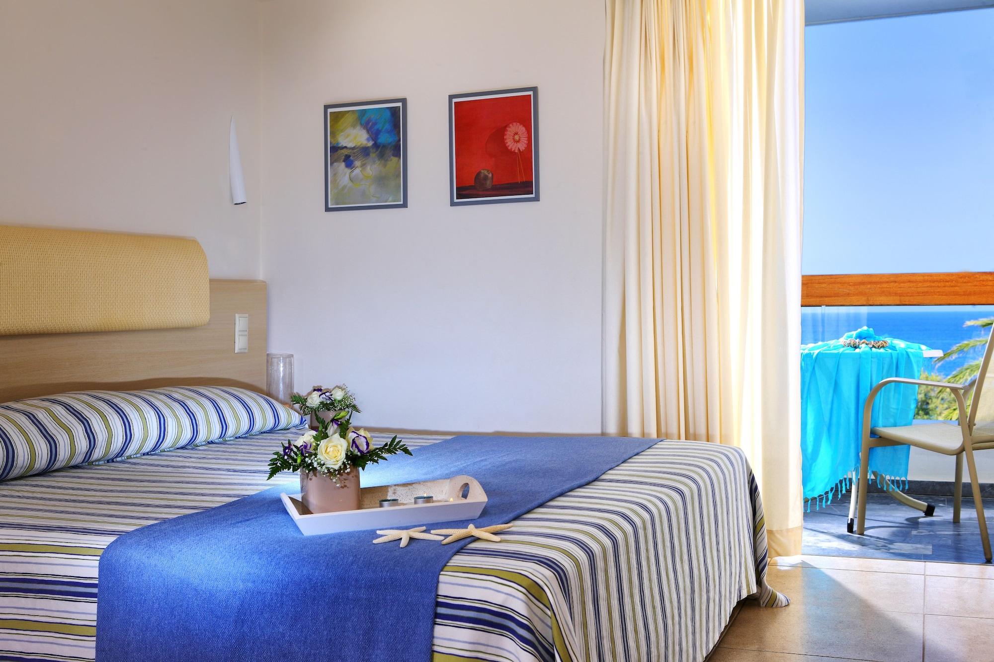 Sitia Beach City Resort & Spa Kültér fotó A typical room at the hotel