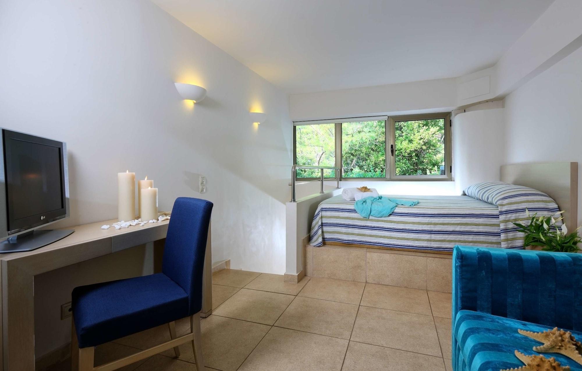 Sitia Beach City Resort & Spa Kültér fotó A room at the Dan Hotel
