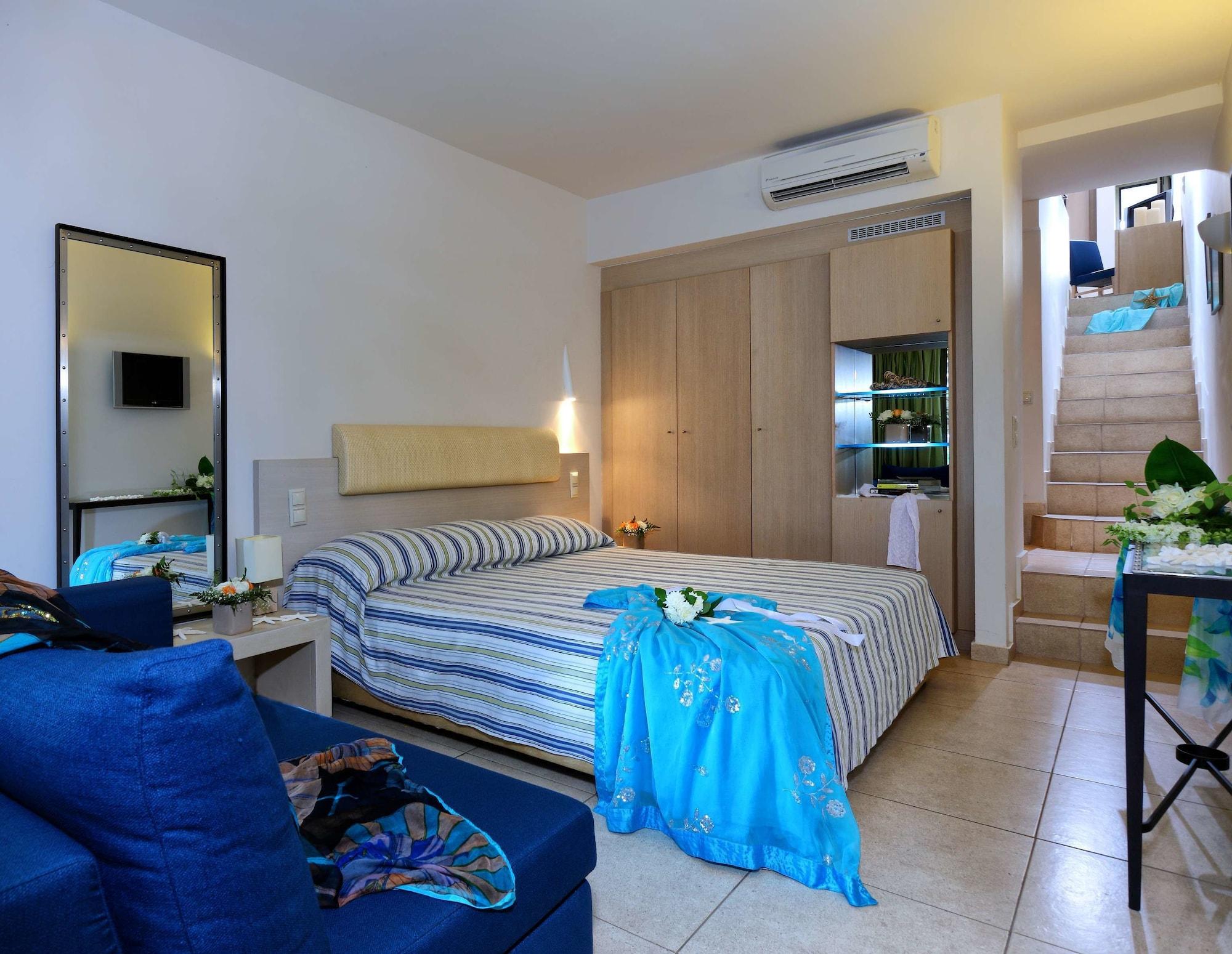 Sitia Beach City Resort & Spa Kültér fotó A room at the hotel