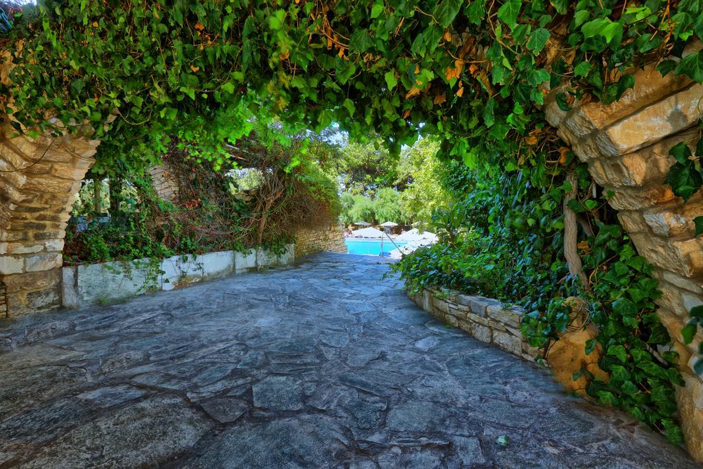 Sitia Beach City Resort & Spa Kültér fotó A street in Chania