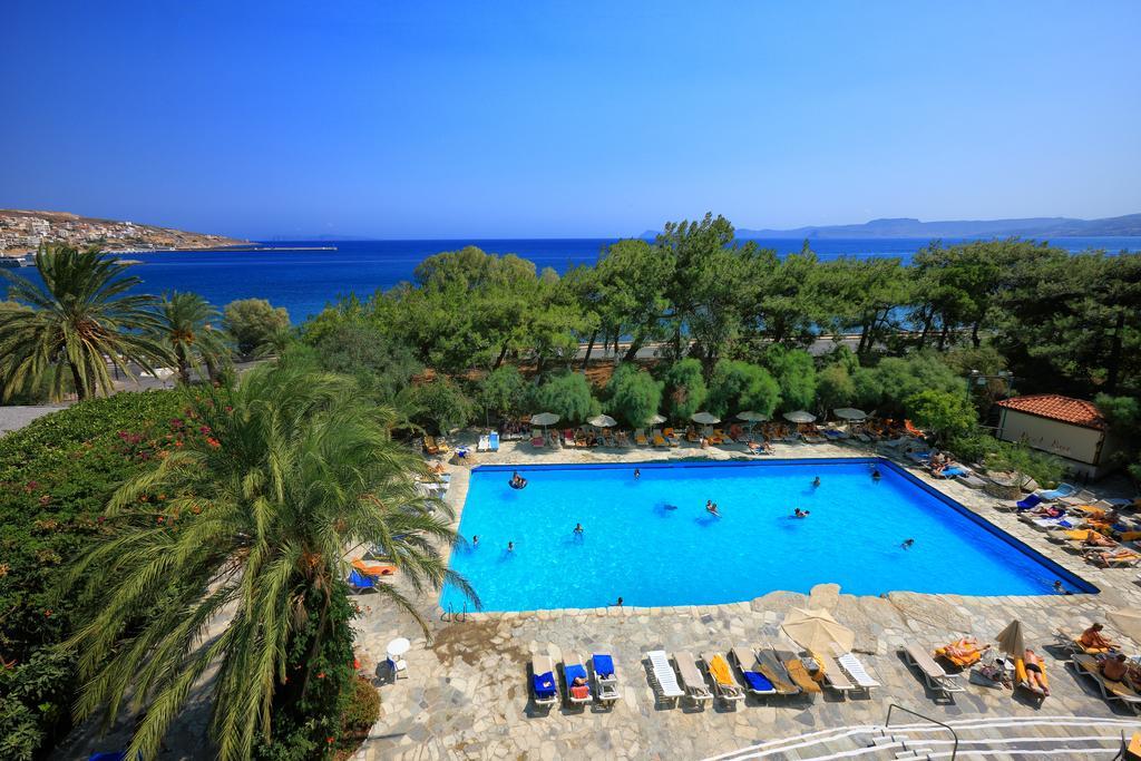 Sitia Beach City Resort & Spa Kültér fotó A swimming pool in Greece