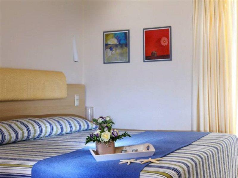 Sitia Beach City Resort & Spa Kültér fotó A bedroom at the hotel