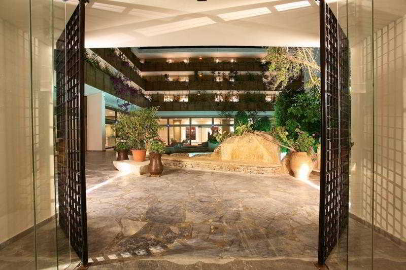 Sitia Beach City Resort & Spa Kültér fotó Entrance to the hotel