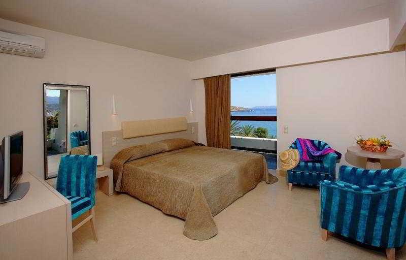 Sitia Beach City Resort & Spa Kültér fotó A room at the hotel