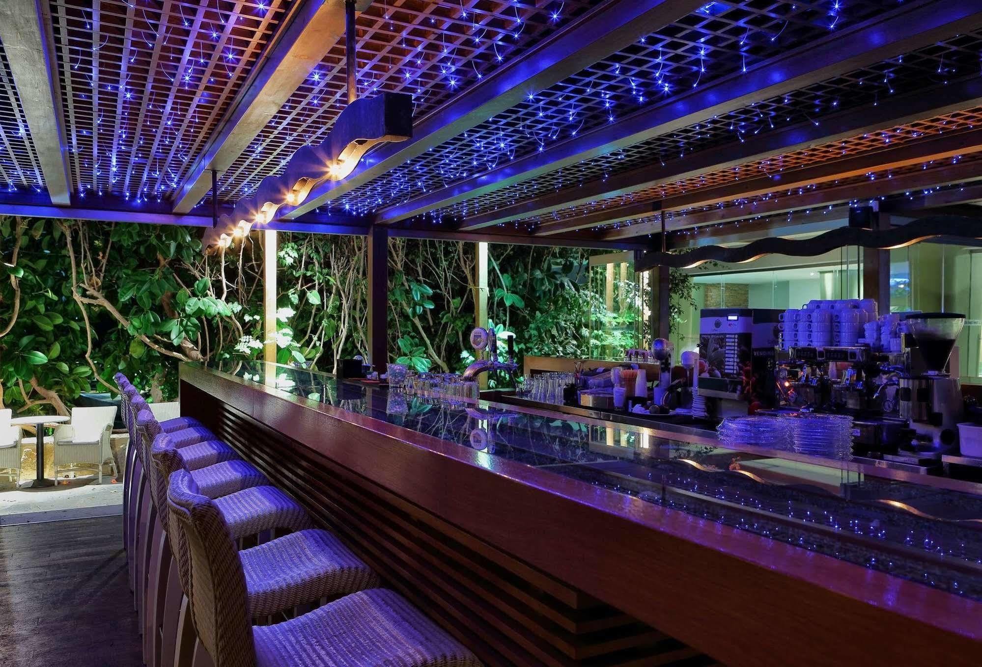 Sitia Beach City Resort & Spa Kültér fotó The bar at the Sky Bar